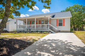 9th Street Sandy Feet by Oak Island Accommodations